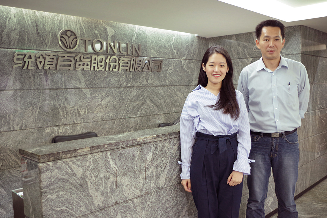 Tonlin department store. From left, representative from TS Cloud, Mr. Li Yuzheng